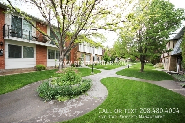 Building Photo - Spacious McKinley Townhome Available! Visi...