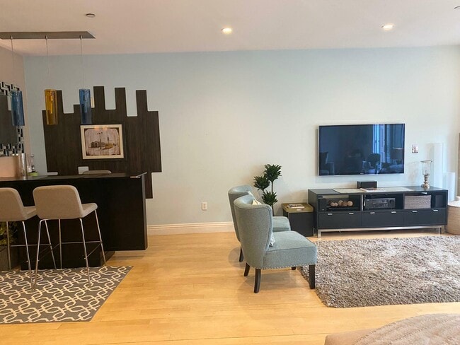 Building Photo - 525 Gough St