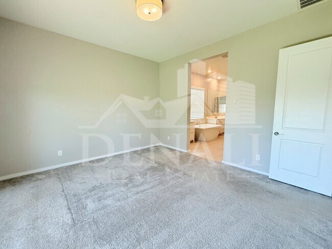 Building Photo - 1153 E Nolan Pl