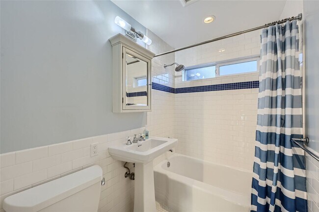 Building Photo - Introducing a spacious 4 bedroom, 2.5 bath...
