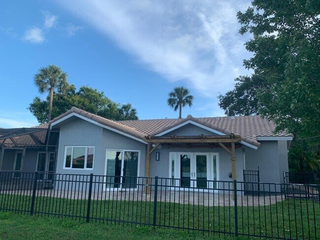 Building Photo - 2748 Oak Tree Ln