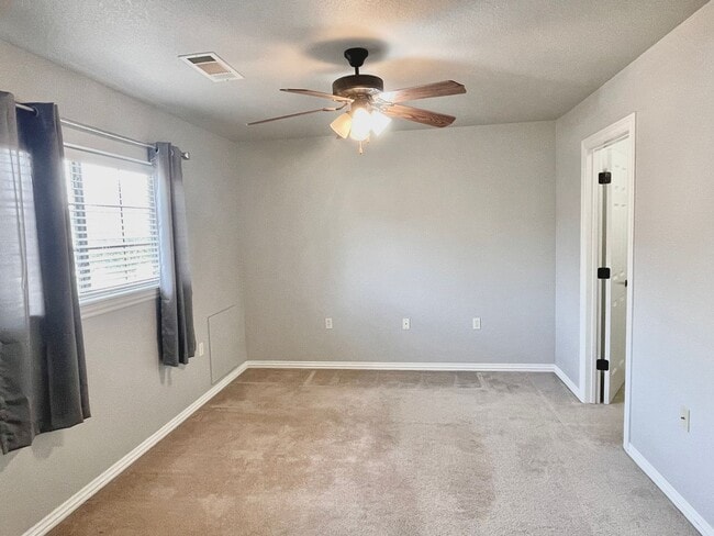 Building Photo - Quiet, Well-Maintained 2Bed/2.5Bath Home – Prime Fayetteville Location!