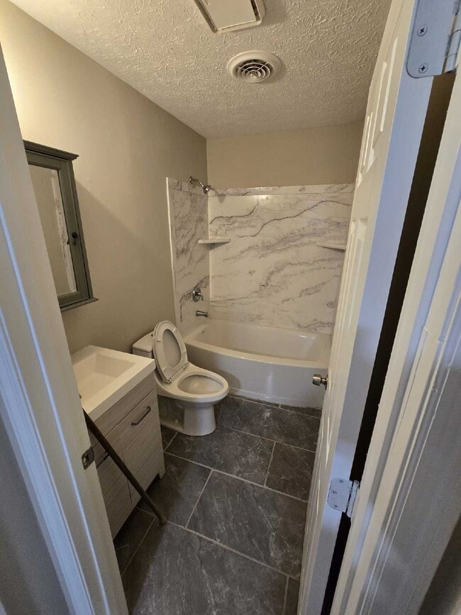 Building Photo - Charming 2-Bedroom Duplex in Hampton, GA with Spacious Layout and Modern Amenities!