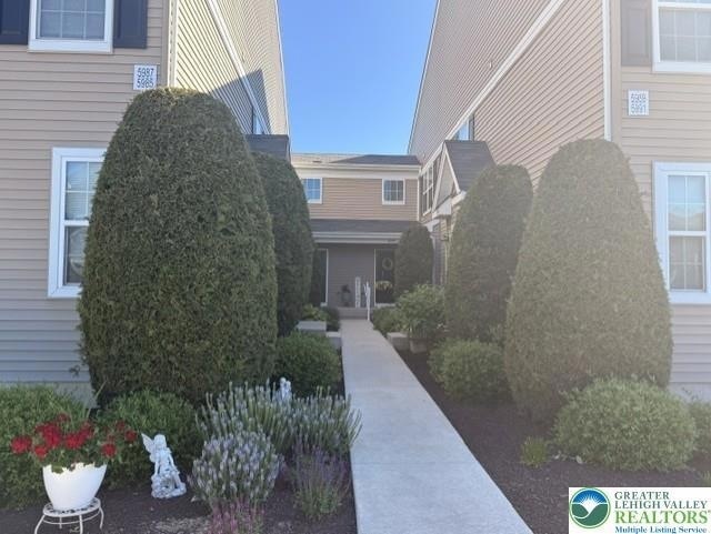 Building Photo - 5985 Valley Forge Dr