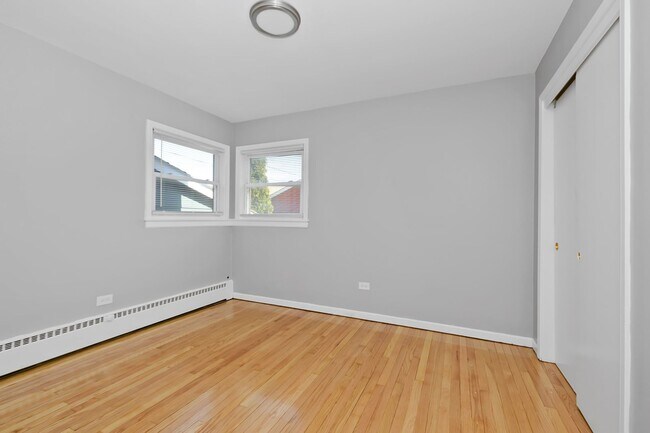 Interior Photo - 4444 W 59th St