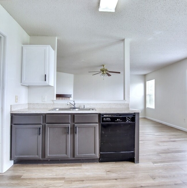 Building Photo - 8751 Gray Fox Ct