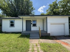 Building Photo - 908 NE 31st St