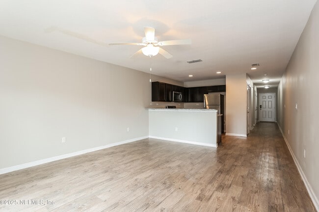 Building Photo - 562 Eiseman Wy