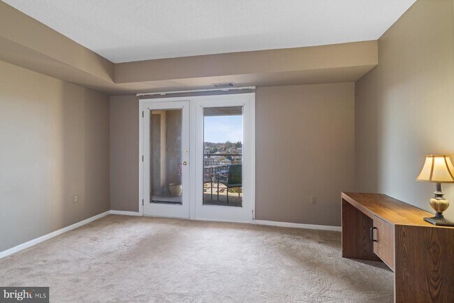 Building Photo - 1040 Deer Ridge Dr