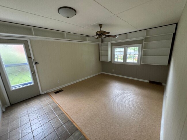 Building Photo - 2703 Lakeridge Cir NW