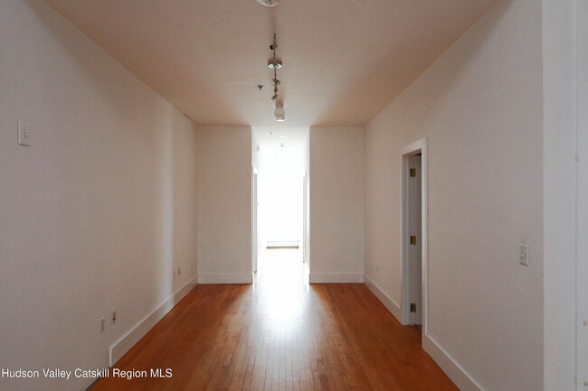 Building Photo - 314 Wall St