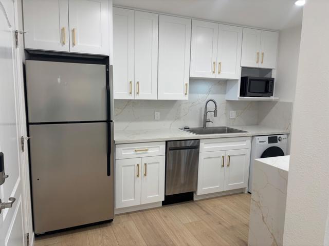 Building Photo - 860 Turquoise St