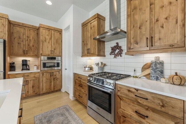 Building Photo - Beautiful 4 bed 2.5 bath home
