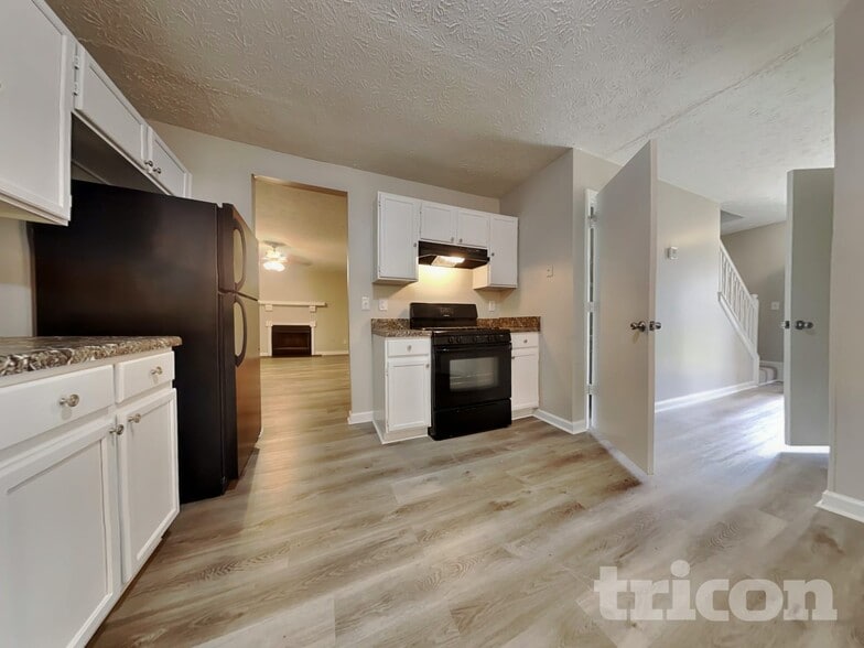 Building Photo - 5950 Crescent Ridge Ct