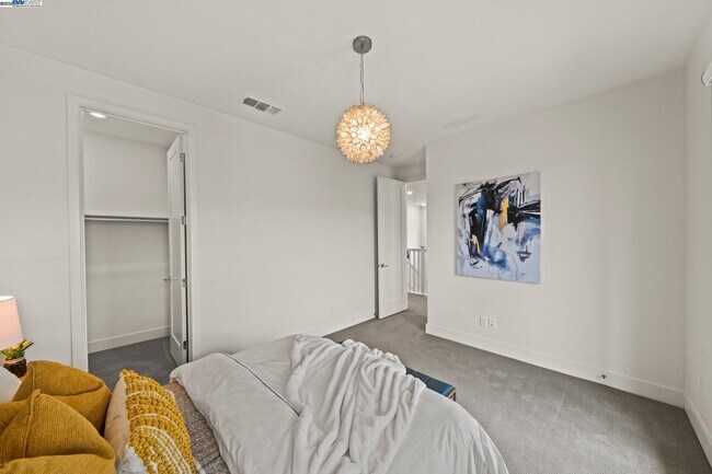 Building Photo - 318 Paradiso Ct