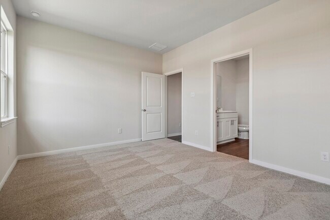 Building Photo - 15838 Berry Hl Dr