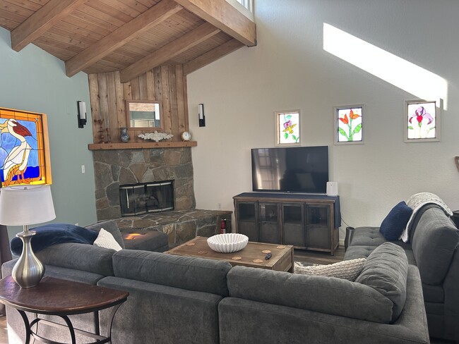 Building Photo - 337 Highland Dr