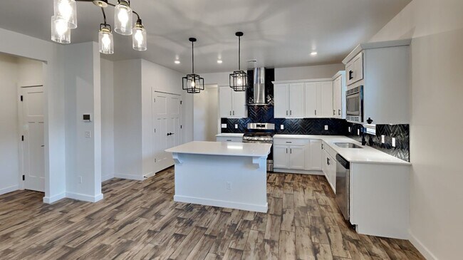 Building Photo - Luxury Modern 3 Bedroom 2.5 Bathroom Home with a Bonus Room in Deer Creek Schools (Neighborhood P...