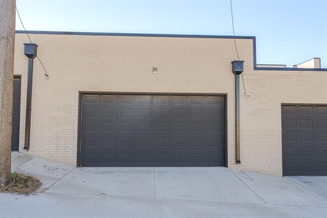 Building Photo - 827 NW 8th St