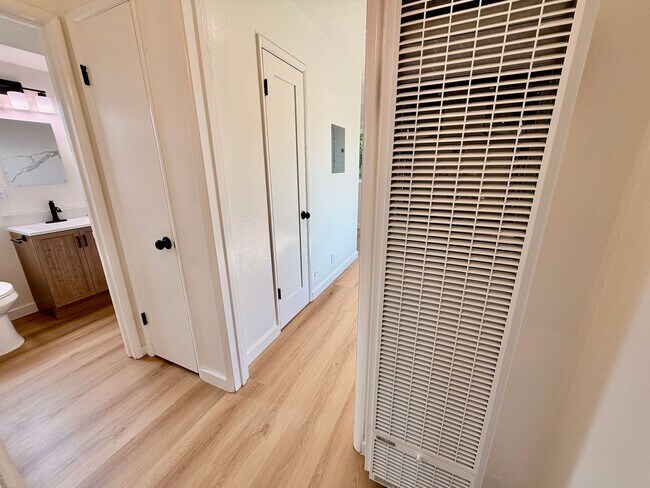 Building Photo - Beautifully Renovated 2BD/1BA Ground Floor Unit in Prime El Cerrito Location