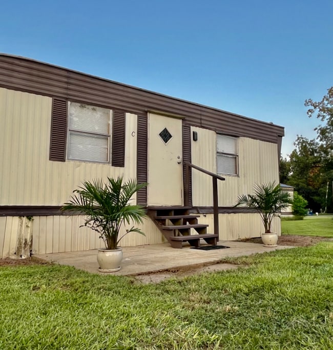 Primary Photo - 106 Oleander Dr