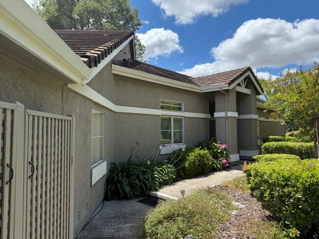 Building Photo - Gated Unique Remodeled 3 Bedroom w/ Golf Course Views in Rancho Solano
