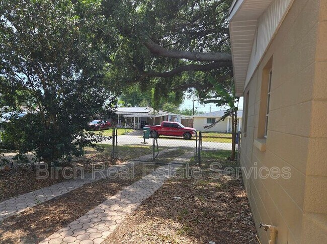 Building Photo - 2552 Chancery Dr