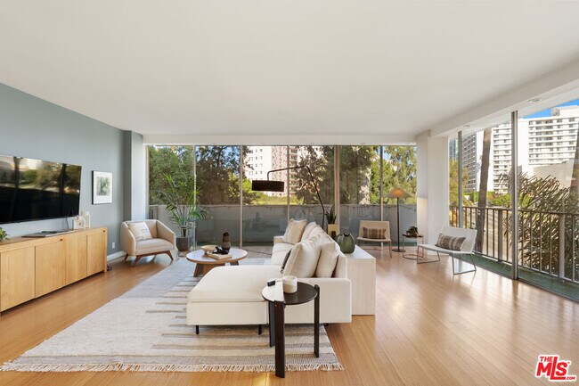 Building Photo - 10433 Wilshire Blvd