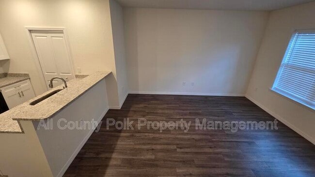 Building Photo - 915 Ariana St