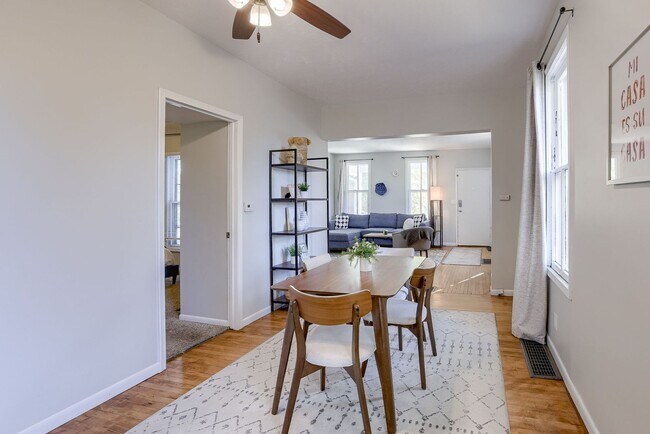 Building Photo - Cozy 1 Bedroom Bungalow!!