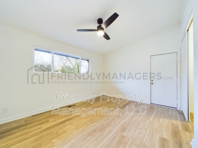 Building Photo - 304 Hobson St