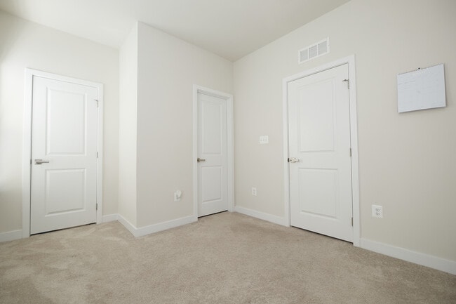 Building Photo - 207 S Newkirk St