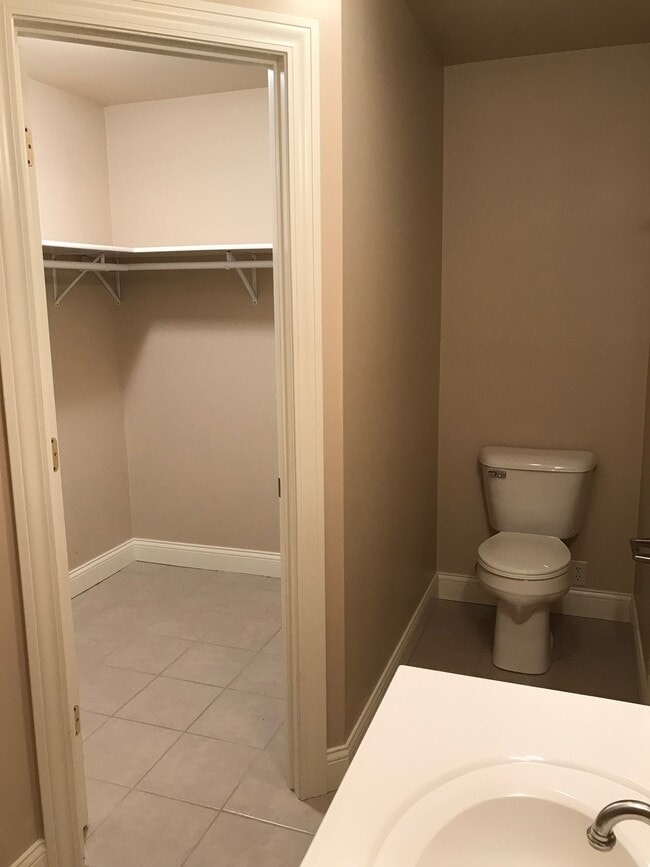 Walkin closet in Master Bathroom - 103 Scenic Dr