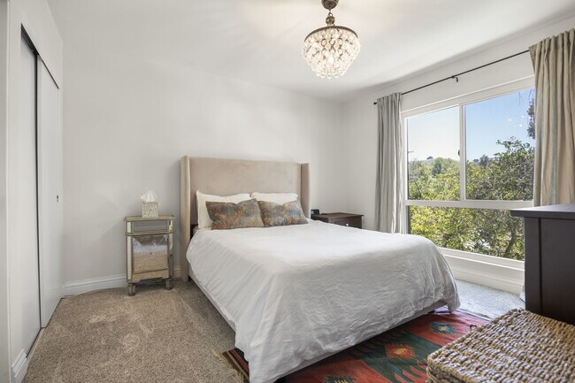 Building Photo - 27462 Country Glen Rd