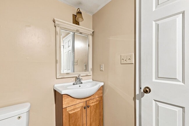 Building Photo - 46 Otsego Dr