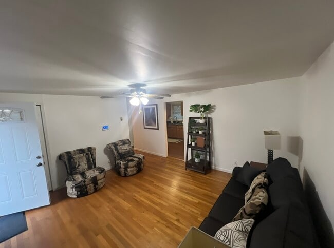 Building Photo - 115 Kings Ct