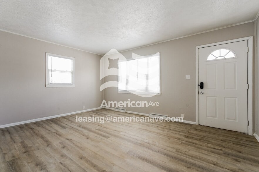 Building Photo - 233 N Wellington St