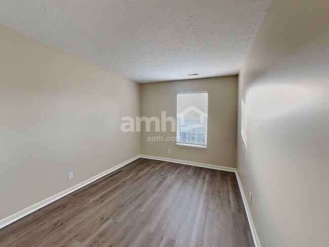 Building Photo - 1740 Brookview Dr