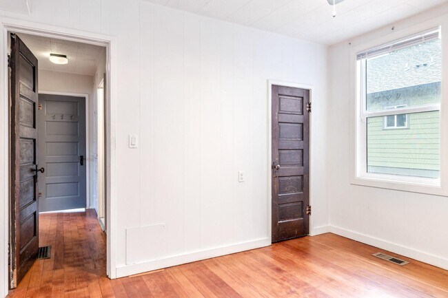 Building Photo - 1707 S Hervey St