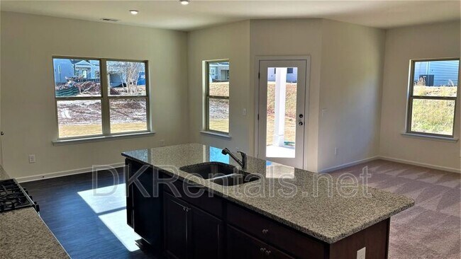 Building Photo - 135 Bryon Ln