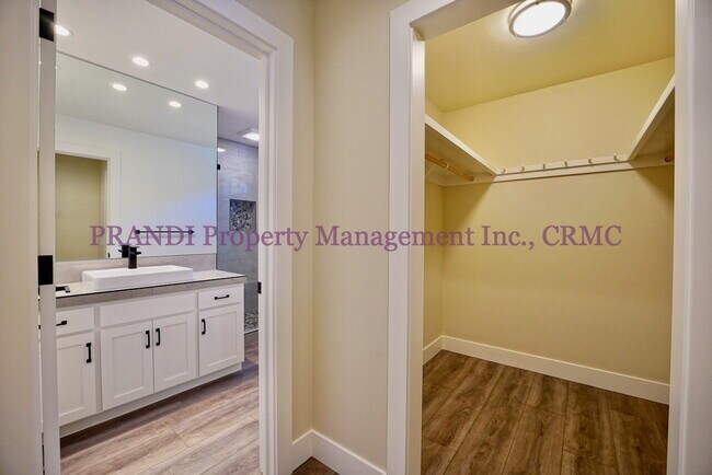Building Photo - Completely Renovated Large Novato Home in ...