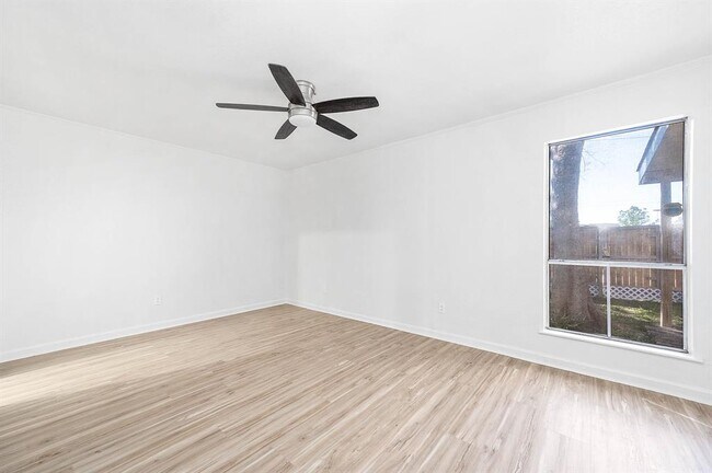 Building Photo - 10626 Sandpiper Dr