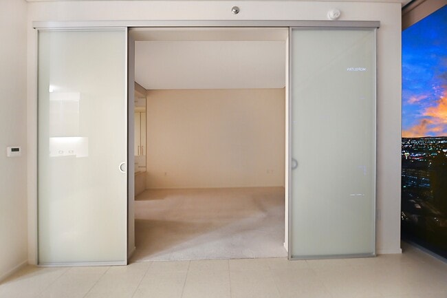 Building Photo - Veer Towers 2210E-CityCenter Views from th...