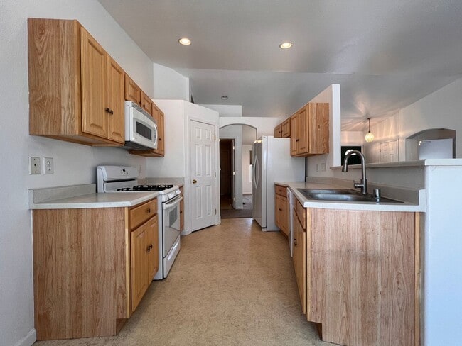 Building Photo - Quaint 3 Bedroom Fernley Home