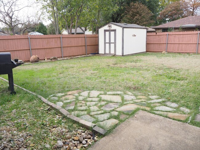 Building Photo - 924 Summer Trail