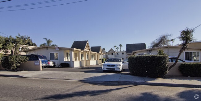 Primary Photo - The Grove Avenue Apartments
