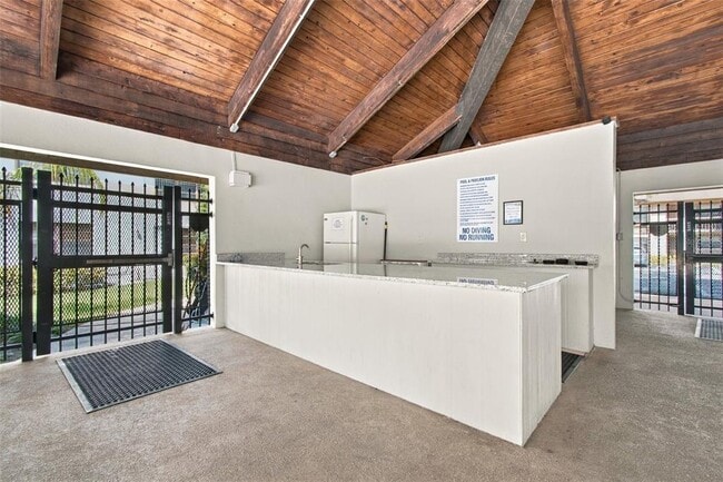 Building Photo - 3036 Eastland Blvd