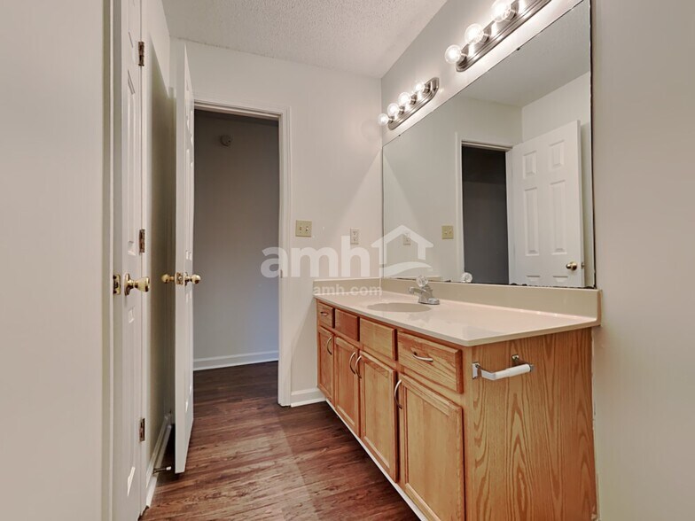 Building Photo - 1114 Green Fern Cv