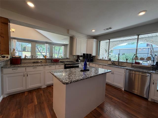 Building Photo - 7024 Red Bud Ln