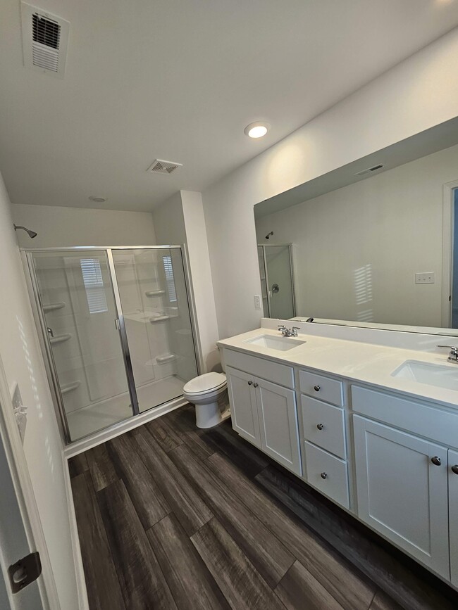 Building Photo - 868 Pilot St